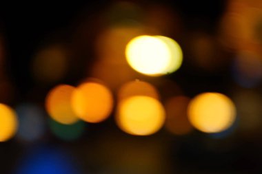 Gece şehir mavi bokeh arka plan bulanıklık lens flare yansıma ışık güzel daire glitter lamba karanlık gökyüzü festival havai fişek ile sokak