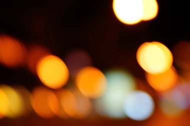 Gece şehir mavi bokeh arka plan bulanıklık lens flare yansıma ışık güzel daire glitter lamba karanlık gökyüzü festival havai fişek ile sokak