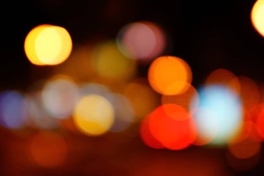 Gece şehir mavi bokeh arka plan bulanıklık lens flare yansıma ışık güzel daire glitter lamba karanlık gökyüzü festival havai fişek ile sokak