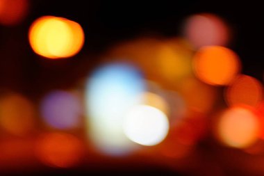 Gece şehir mavi bokeh arka plan bulanıklık lens flare yansıma ışık güzel daire glitter lamba karanlık gökyüzü festival havai fişek ile sokak