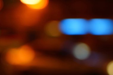 Gece şehir mavi bokeh arka plan bulanıklık lens flare yansıma ışık güzel daire glitter lamba karanlık gökyüzü festival havai fişek ile sokak