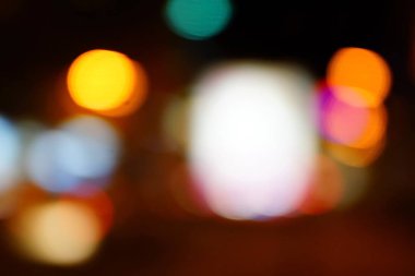 Gece şehir mavi bokeh arka plan bulanıklık lens flare yansıma ışık güzel daire glitter lamba karanlık gökyüzü festival havai fişek ile sokak