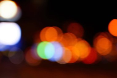 Gece şehir mavi bokeh arka plan bulanıklık lens flare yansıma ışık güzel daire glitter lamba karanlık gökyüzü festival havai fişek ile sokak