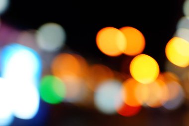 Gece şehir mavi bokeh arka plan bulanıklık lens flare yansıma ışık güzel daire glitter lamba karanlık gökyüzü festival havai fişek ile sokak