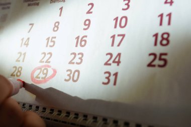 Masaüstü takvim, işareti işaretler işaretler.