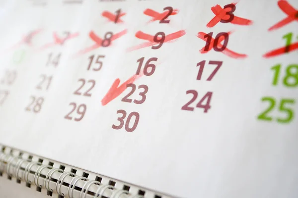 Markeringar i skrivbordet kalendern, markör märkningar. — Stockfoto