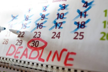 Duvar takvimi, işaretleyici işaretleri önemli tarihler, son tarih