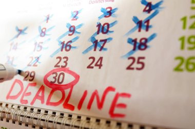 Duvar takvimi, işaretleyici işaretleri önemli tarihler, son tarih