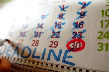 Duvar takvimi, işaretleyici işaretleri önemli tarihler, son tarih