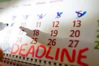 Duvar takvimi, işaretleyici işaretleri önemli tarihler, son tarih