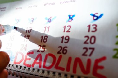 Duvar takvimi, işaretleyici işaretleri önemli tarihler, son tarih