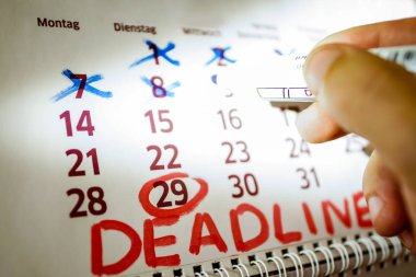 Duvar takvimi, işaretleyici işaretleri önemli tarihler, son tarih