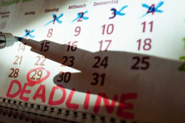 Duvar takvimi, işaretleyici işaretleri önemli tarihler, son tarih