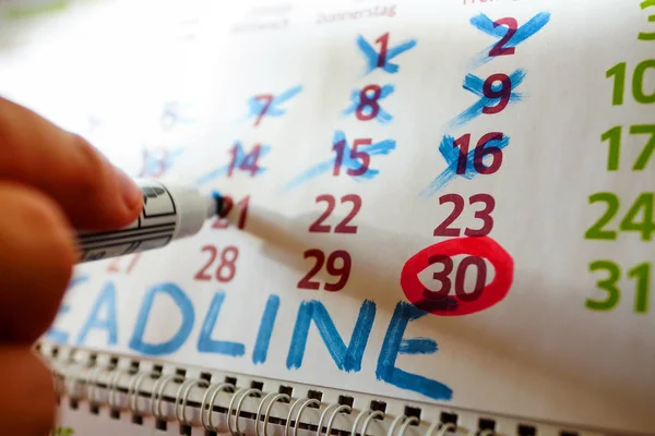 Duvar takvimi, işaretleyici işaretleri önemli tarihler, son tarih