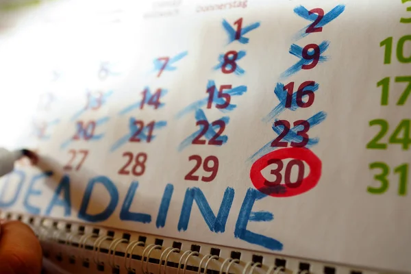 Duvar takvimi, işaretleyici işaretleri önemli tarihler, son tarih