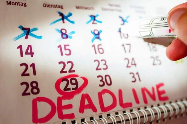 Duvar takvimi, işaretleyici işaretleri önemli tarihler, son tarih