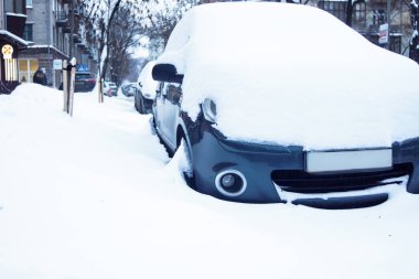 bir otomobilin Motoru Varyak karla kaplı bir close-up shot