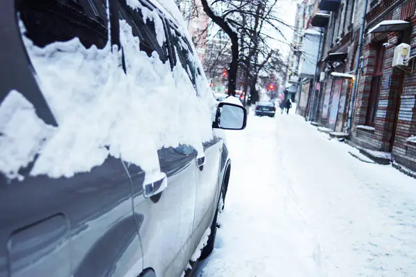 汽车门处理冬季霜冻雪花片冰晶 — 图库照片