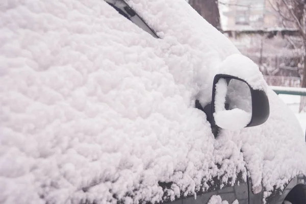 汽车门处理冬季霜冻雪花片冰晶 — 图库照片