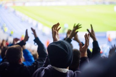 Stadyum podyumda alkışlar futbol taraftarları