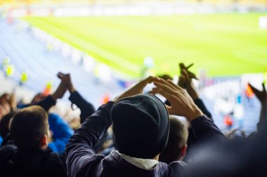 Stadyum podyumda alkışlar futbol taraftarları
