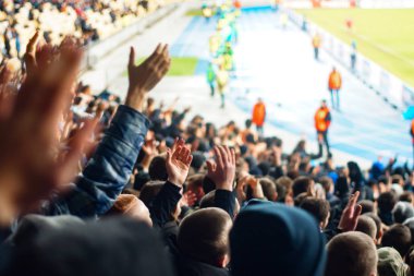 Stadyum podyumda alkışlar futbol taraftarları
