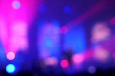 Bulanık arka plan: seyirci, müzik showbiz konsepti ile konser Bokeh aydınlatma