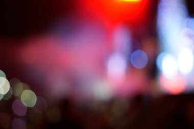 Bulanık arka plan: seyirci, müzik showbiz konsepti ile konser Bokeh aydınlatma