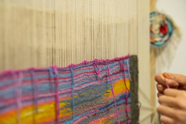 Balinese Women Weaving Fabric Ikat Bali Indonesia — Stock Photo, Image