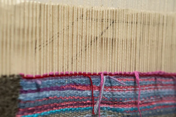 Balinese Women Weaving Fabric Ikat Bali Indonesia — Stock Photo, Image