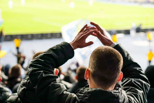 Fãs Comemorando Sucesso Sua Equipe Esportes Favoritos Nas Arquibancadas Estádio — Fotografia de Stock