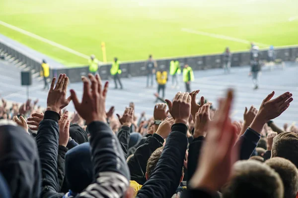 Objetivo Multidão Torcedores Futebol Torcedores Torcem Studium — Fotografia de Stock