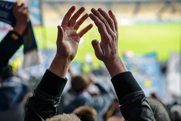 Gol Stadyumda Futbol Taraftarları Taraftarları Tezahürat Yapıyor — Stok fotoğraf