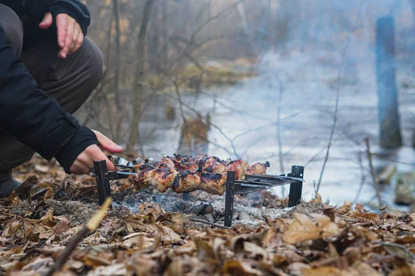 Shish Kebab Spett Varmt Kol Fällbar Grill Utomhus Närbild — Stockfoto