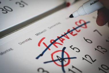 2020 'deki koronavirüs salgını kavramından dolayı takvime bir işaret çiziyor.