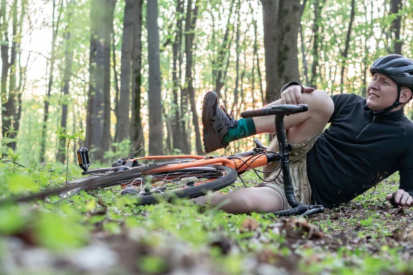 Jovem Caiu Uma Bicicleta Floresta Foi Ferido — Fotografia de Stock