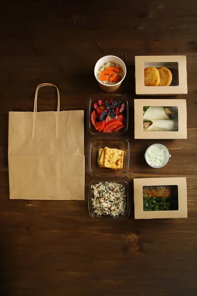 Een set van dieetproducten voor levering aan huis — Stockfoto