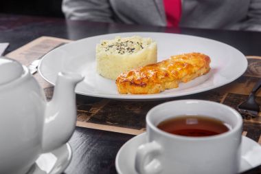 Et, balık, mayonez ile pişmiş peynir yükselişiyle