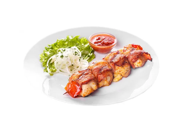 Kebab shish com molho isolado sem guarnição — Fotografia de Stock