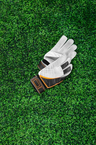 Gloves of the goalkeeper on a green lawn — Stock Photo, Image