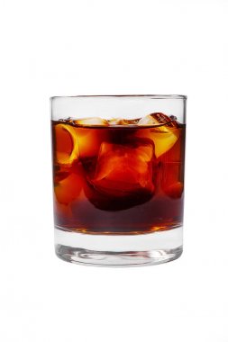 Yaz izole beyaz arka plan üzerinde kokteyl