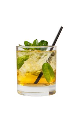 Yaz izole beyaz arka plan üzerinde kokteyl