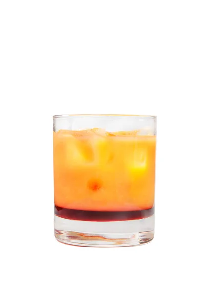 Cocktail d'été sur fond blanc isolé — Photo