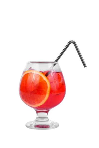 Sommar cocktail på isolerade vit bakgrund — Stockfoto