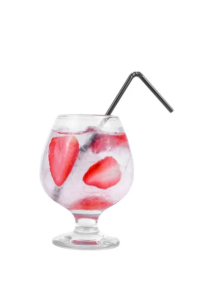 Cocktail estivo su sfondo bianco isolato — Foto Stock