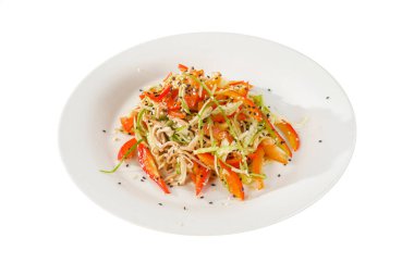 Dolmalık biber ve et, beyaz izole salatası