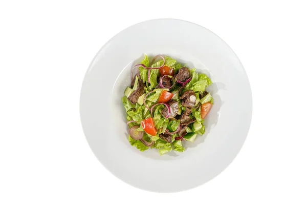 Caesar salad dengan ayam hati di piring putih terisolasi — Stok Foto