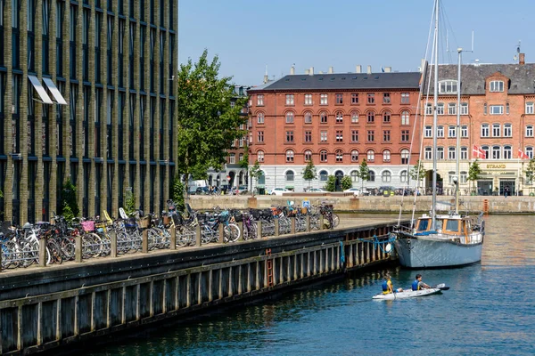 Bir su kanalı Kopenhag Kayak