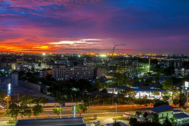 gün batımından önce şehir