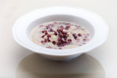 Hindistan cevizi krem Tayland sticky pirinç ile kırmızı fasulye